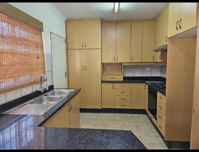 3 BEDROOM HOUSE FOR SALE IN ZAKARIYYA PARK